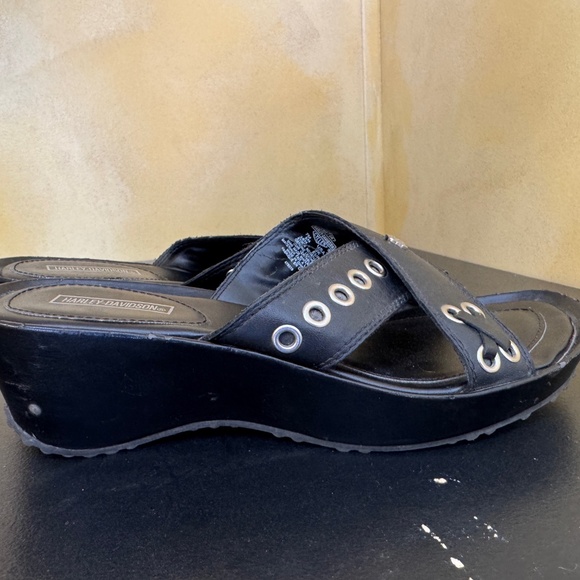 Harley Davidson Sandals Size 7 Black Strappy Wedge Heels Biker Goth Leather - Picture 2 of 12